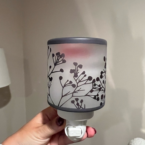 Scentsy warmer plug-in - Picture 1 of 2